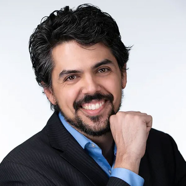 Victor Fernandez, featured narrador